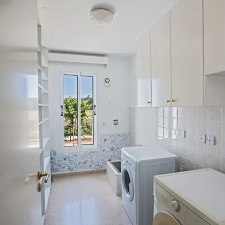 Moderne Ferienvilla In *